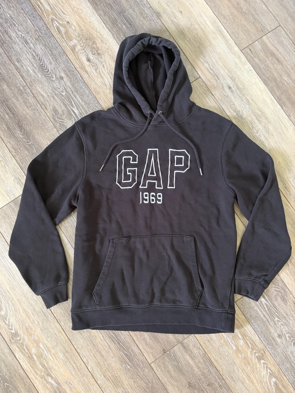 GAP Black Pullover Embroidered Hoodie Men’s Small
